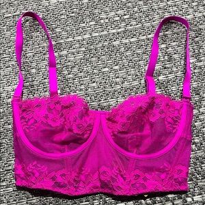 Skims | Femme Lace Balconette Corset in Fuchsia
